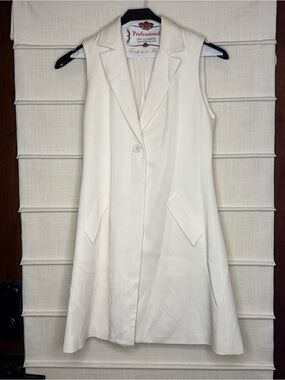 Alice + Olivia White Sleeveless A-Line Vest Dress